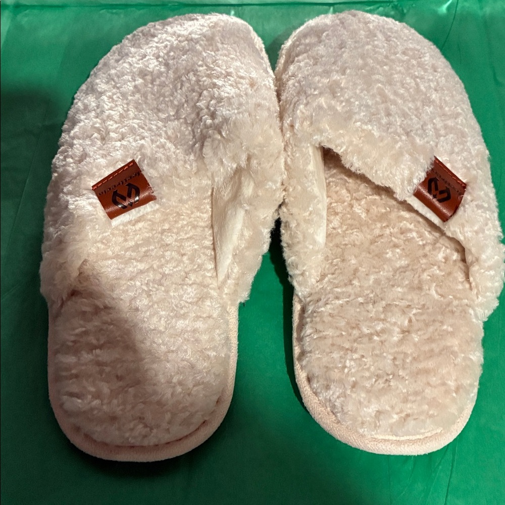 Cozy Cream Women's Slippers
